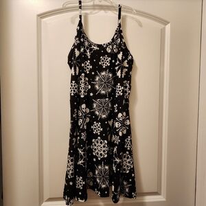 NWOT Skeleton Snowflake Dress